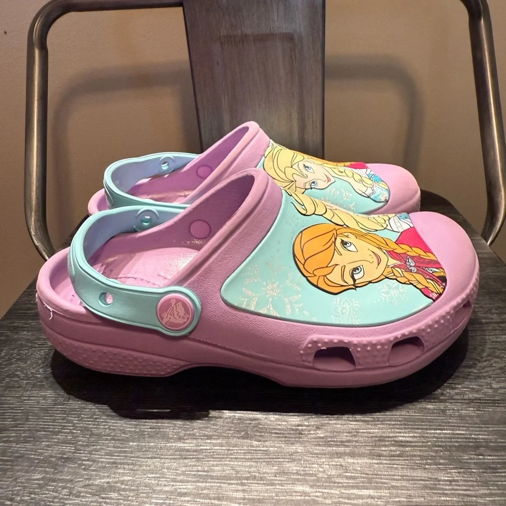 Frozen Crocs - Elsa and Anna Size J1 (big kids) - Picture 5 of 14